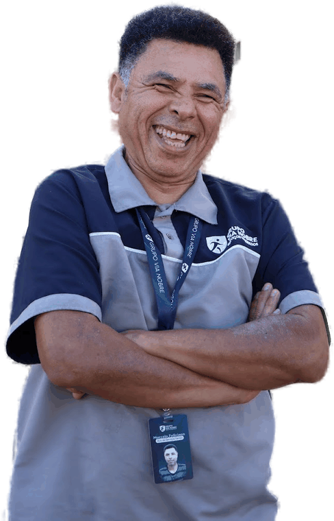 Profissional da equipe operacional do Grupo Via Nobre